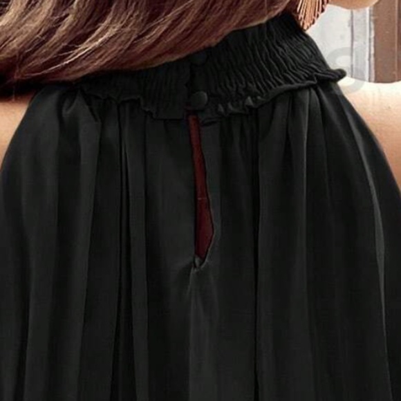 Minimalist Pleated Shirred Hem Halter Tank Top - Picture 10 of 10